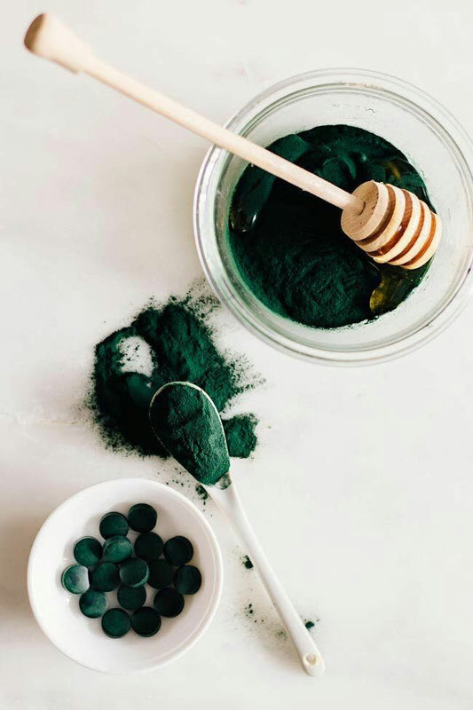 Spiruline verte bio en poudre définition origine et bienfaits happy superfoods